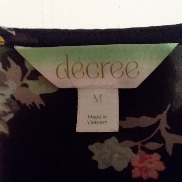 Floral Top - Picture 5 of 5